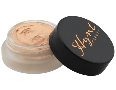Omnia Beauty Witchcraft Concealer: Your Ace in the Hole for Flawless Photos